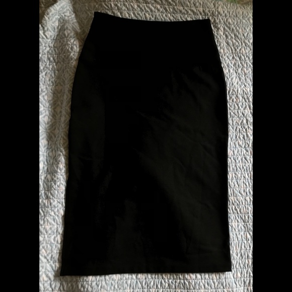 HALOGEN True Black Fall/Winter Weight Modest Stretchy Skirt. 28.5” Long - Picture 2 of 4